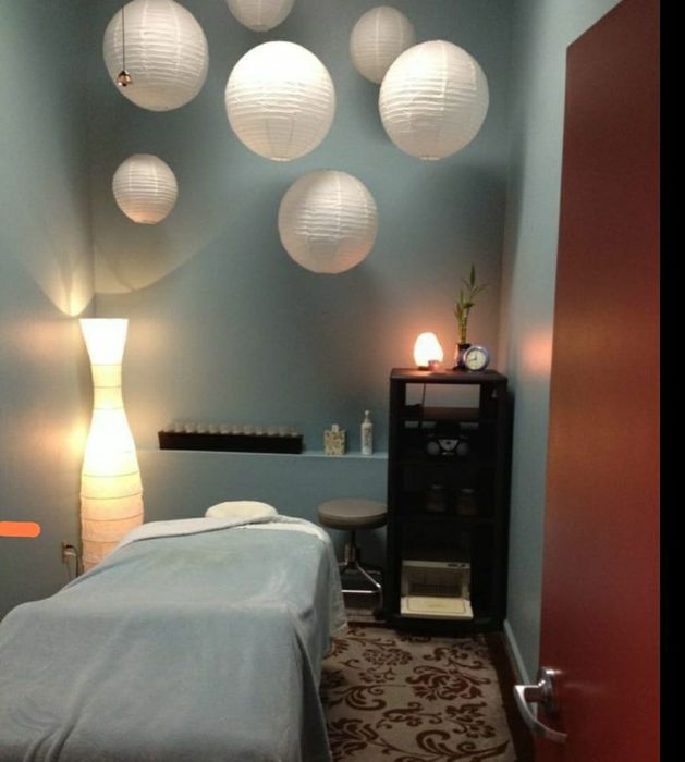 Массаж у себя одна