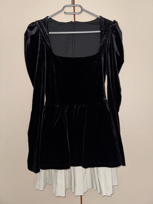 Черна кадифена рокля от SHEIN