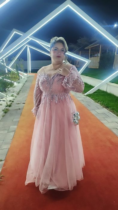 Rochie, purtate câteva ore, 300 de lei!