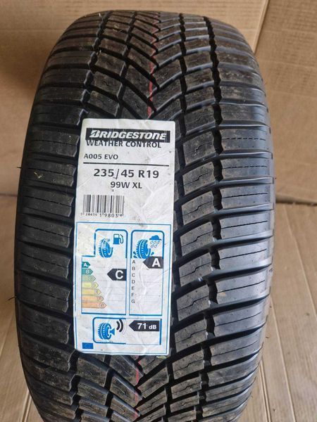 1 брой Bridgestone R19 235/45/  
нова зимна гума 
DOT1221