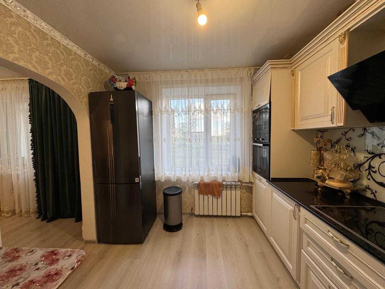 S  Продам 4-х ком УП студию на 9 мкр, 1/9 этаж, не угловая