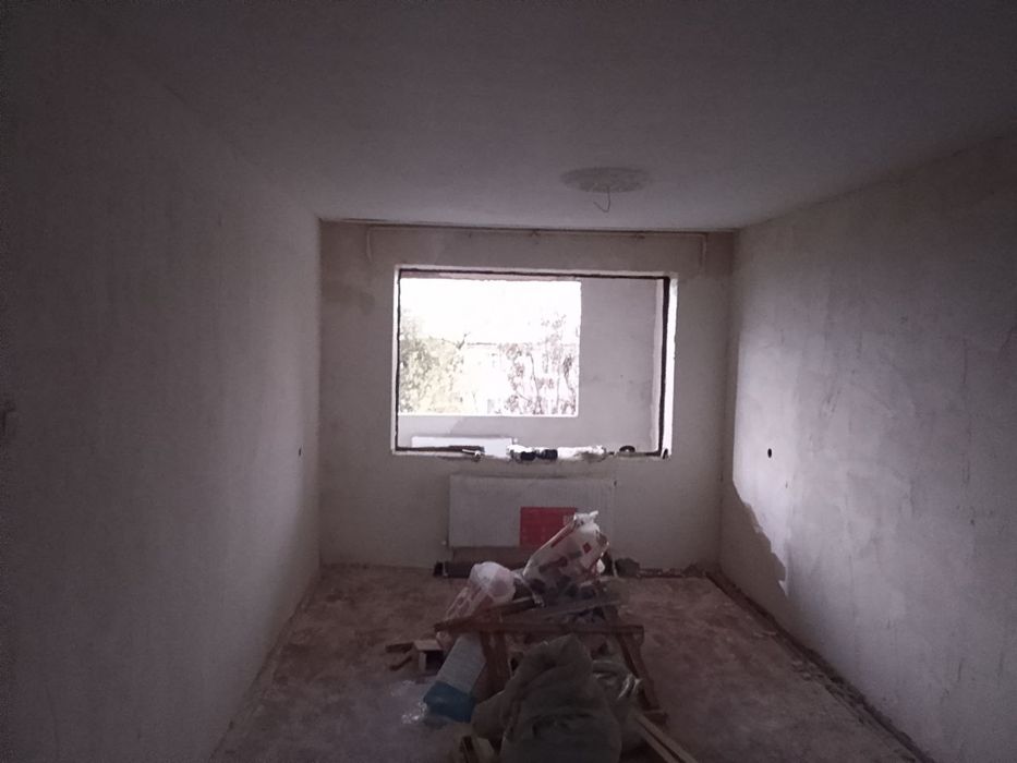 2/4/4 Kvartira 58 kv Chirchiq shaxar Troysikiy 14-maktab oldida