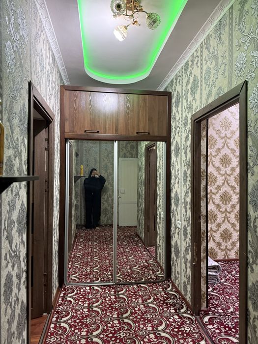 Yangi bozor orqasidan 2 xonalik kvartira sotiladi