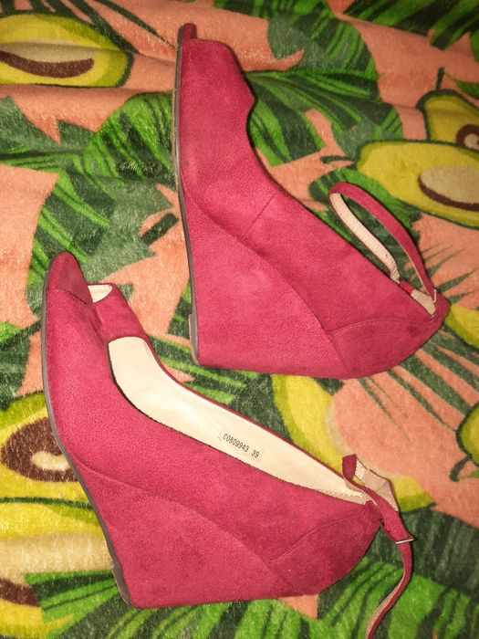 Продам женские туфли