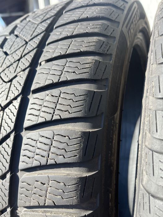 2 бр. зимни гуми 225/45/17 Pirelli DOT 3218 6 mm