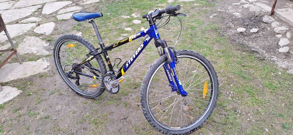 Vând bicicletă  cu roti pe 26 inch