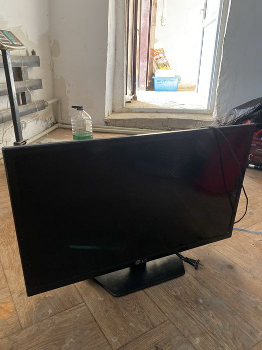 LG телевизор в хорошим состаяние срочно