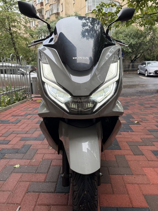 Honda PCX 125 an 2024/ impecabil