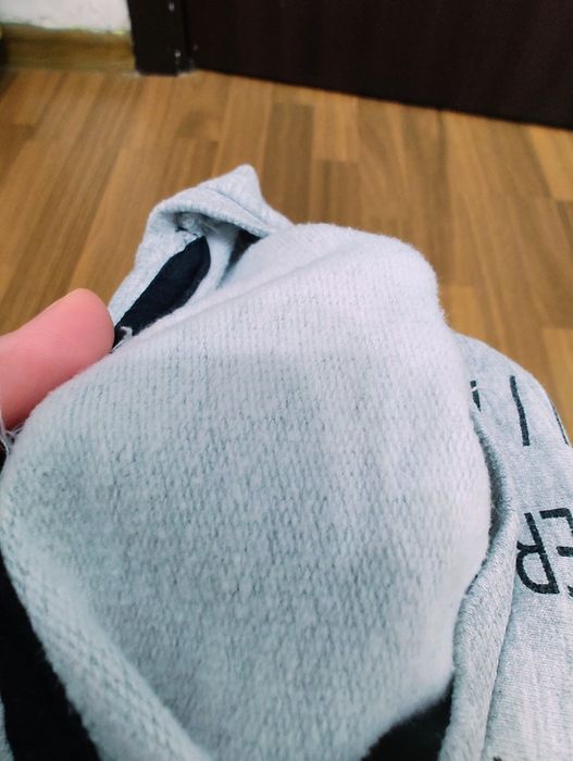 Pulover gros gri cu imprimeu bebe