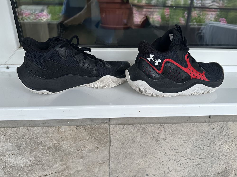 Юношески маратонки Under Armour