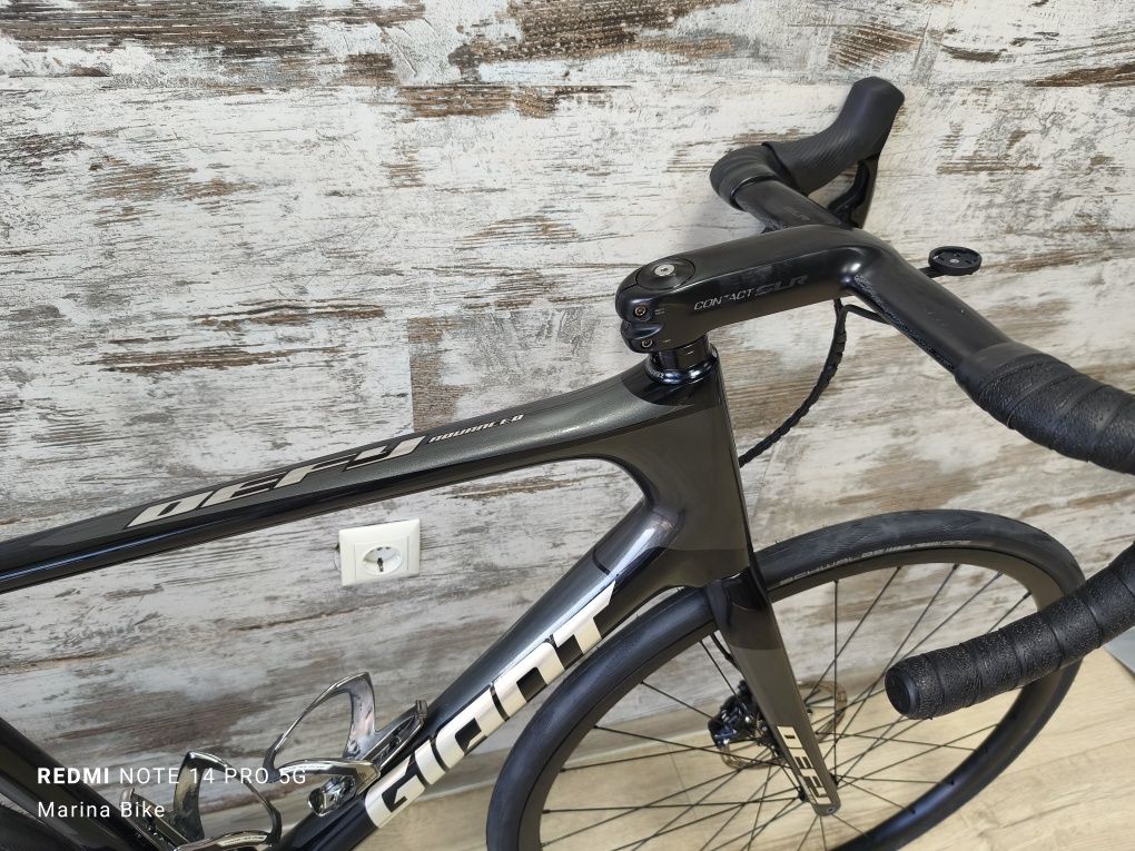 Карбонов шосеен велосипед Giant Defy Pro 0 Disc SRAM Rival AxS Syncros