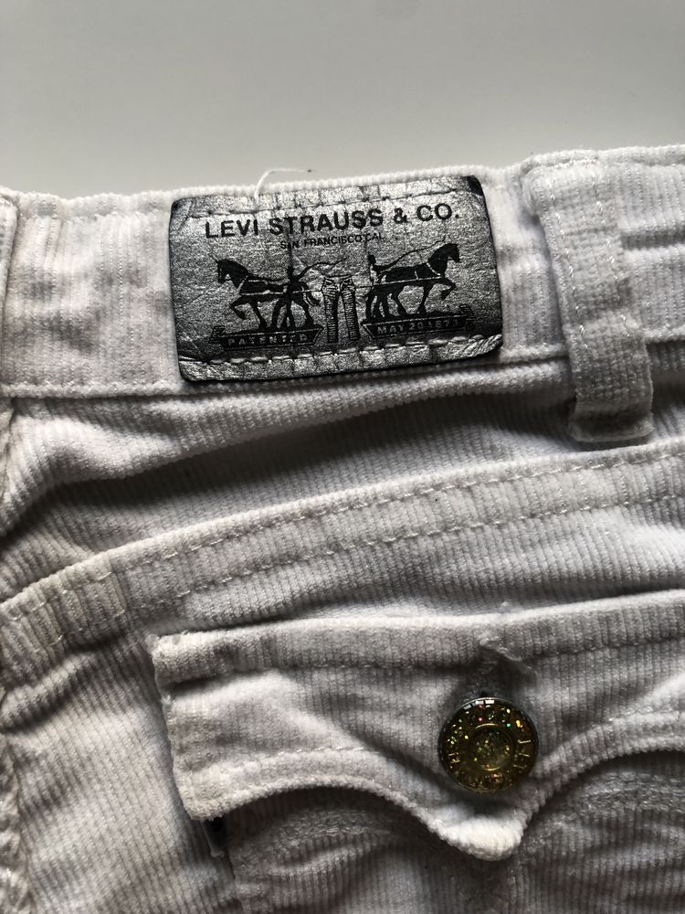 джинси Levi’s с пухкаво елече