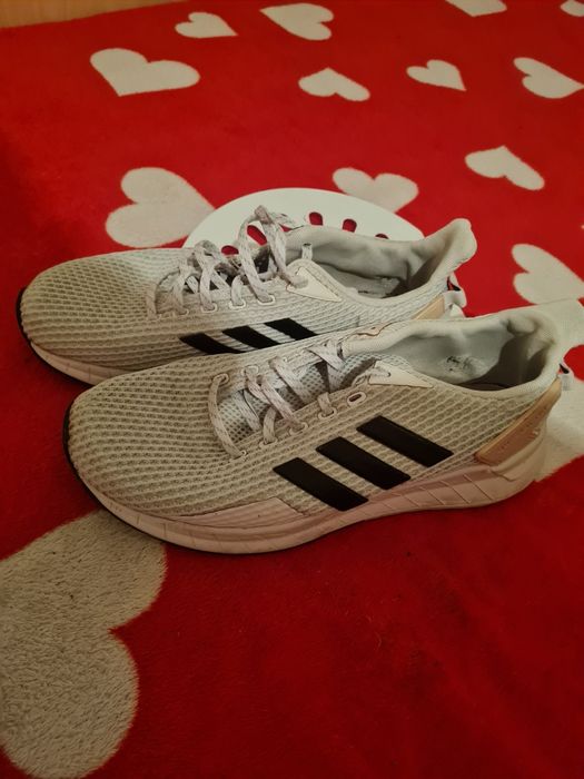 Vand schimb adidasi firma adidas