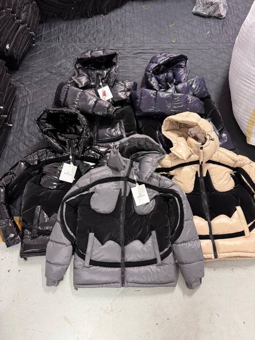 Geaca M.O.N.C.L.E.R x BATMAN , calitate premium LUXURY