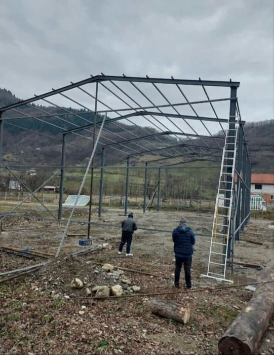 Vând hală metalică 12 metri lățime 14 metri lungimea cu 4 m