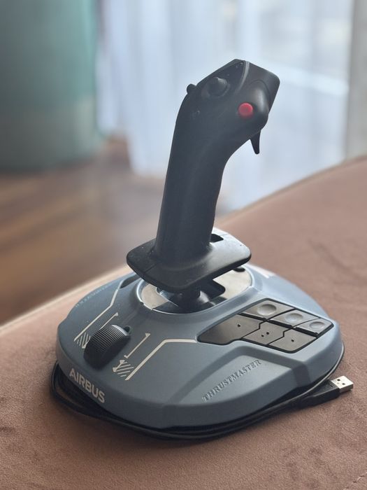 Контролер Thrustmaster