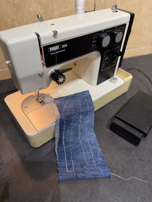 Masina de cusut festonat PFAFF 204  coase la gros Germania