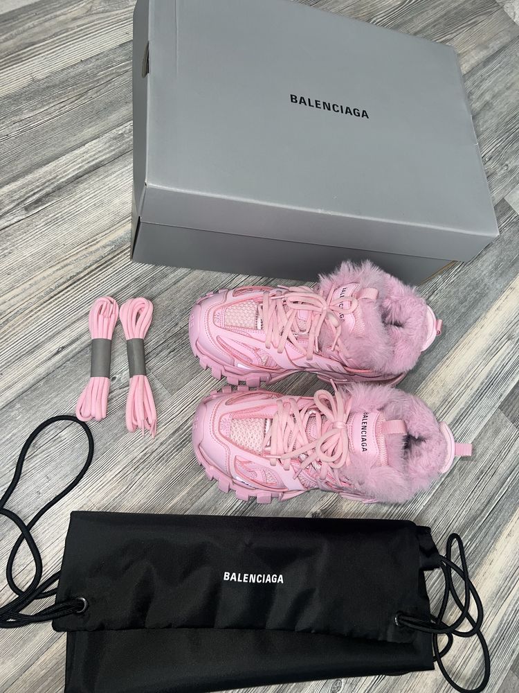 ОРИГИНАЛНИ Balenciaga Track кецове розови с пух