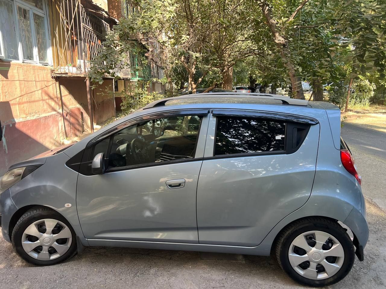 Продаю Chevrolet Spark 2015 года