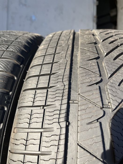2 бр. зимни гуми 235/45/18 Michelin 6 mm DOT 3117
