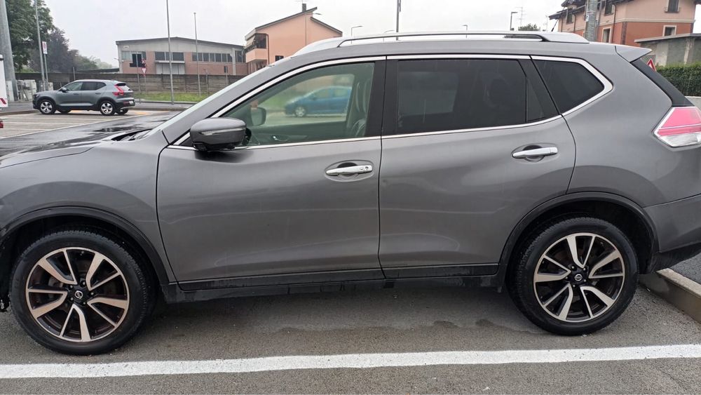 Nissan X trail 2016 automat usor avariat euro 6 7 locuri