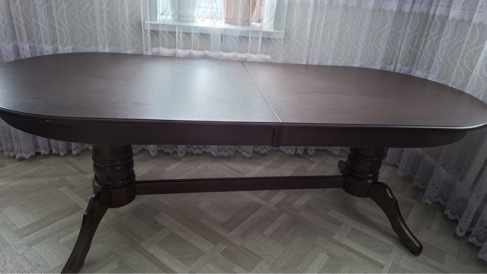 Продам стол в гостиную или на кухню