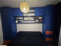 Dormitor impecabil intretinut albastru /orange ,birou asortat