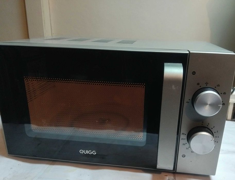 Микровълнова печка QUIGG