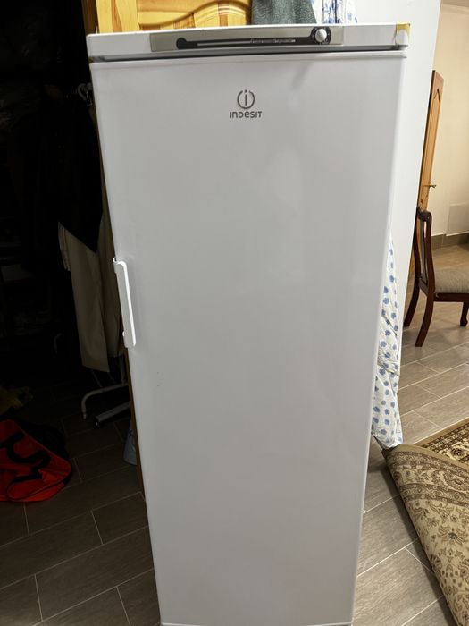 Вертикальная морозильная камера