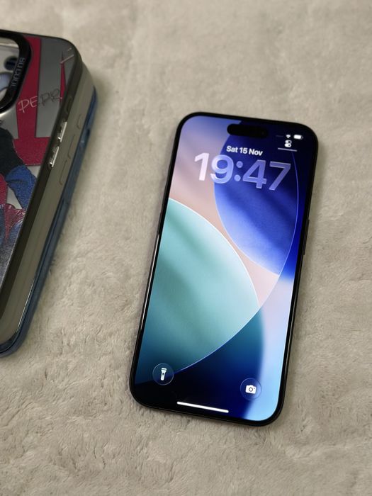 iPhone 15 Pro 98% baterie Blue titanium + 3 huse / cablu ca si nou