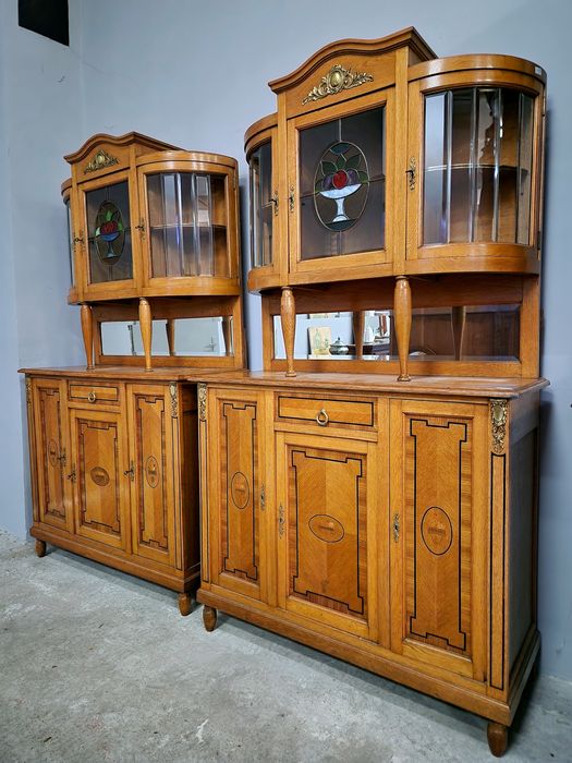 Дъбова витрина с интарзия и цветен витраж, налични два броя