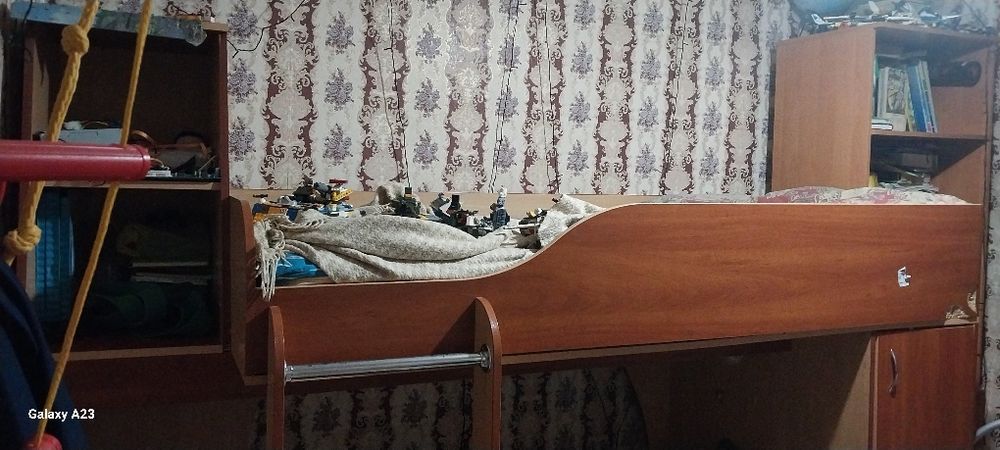 Отдам двухярусную кровать