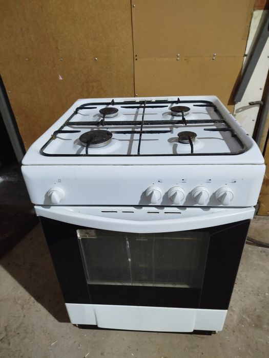 Продам газовую плиту