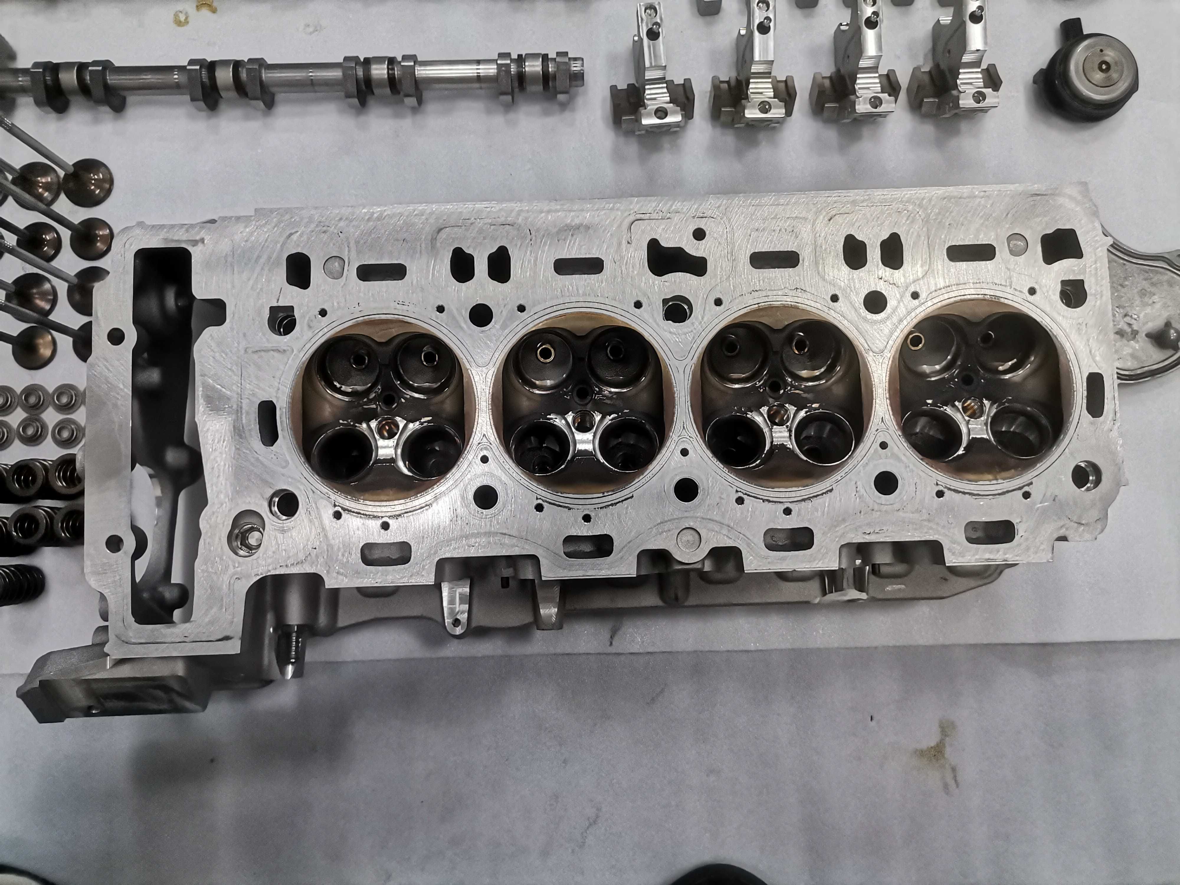 Ново S63B44B Комплект Цилиндрова Глава Дясна 5-8 S63 BMW F90 F95 F96