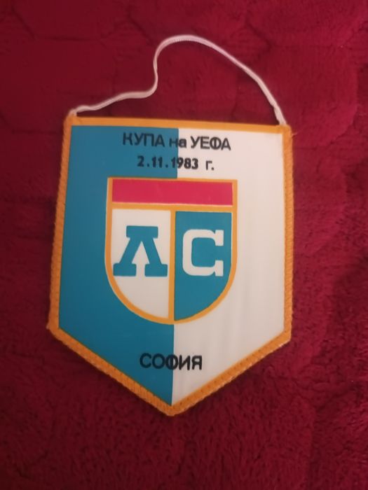 Стари флагчета Левски Спартак за купата на КЕШ 1983/1984