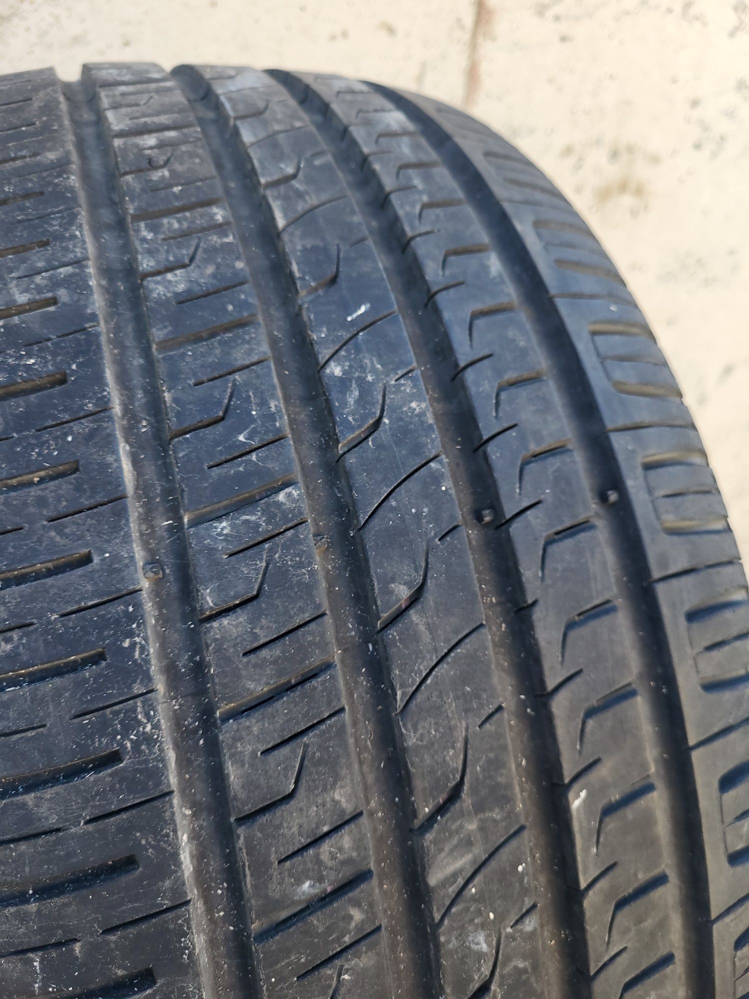 2 бр летни 245/40/18 barum