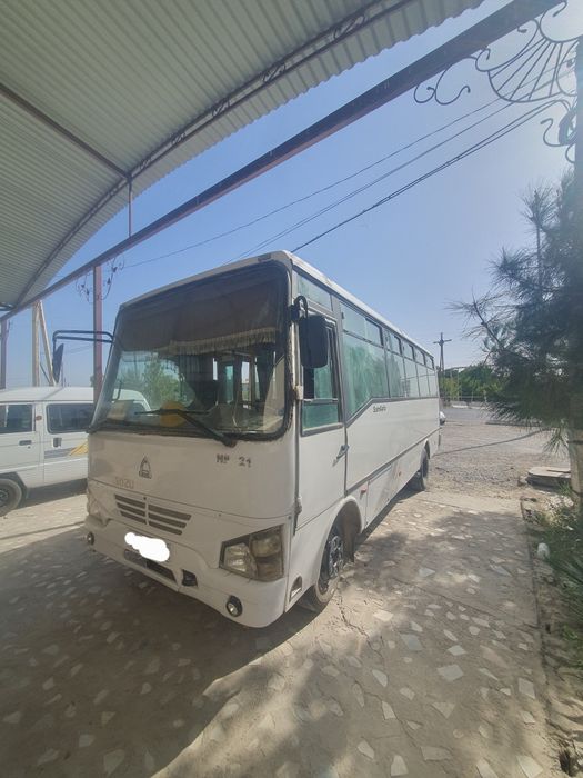 Isuzu avtobus sotiladi dizel
