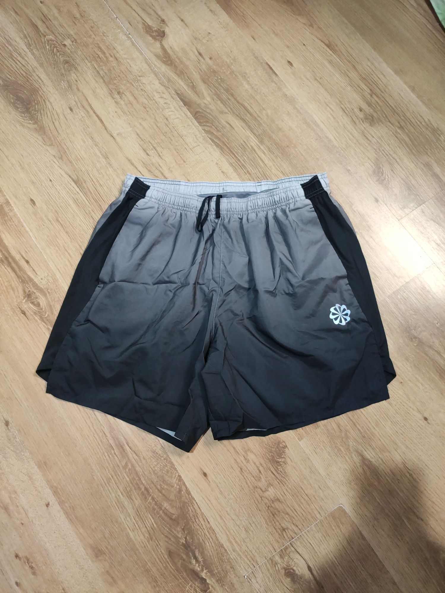 Pantaloni scurți Nike mărimea XL