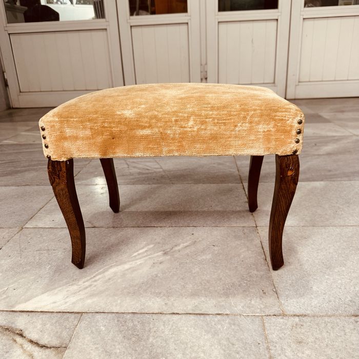 Винтидж италианска табуретка / пуф – масивно дърво