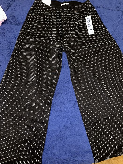 Дънки обсипани с камъни отпред и отзад