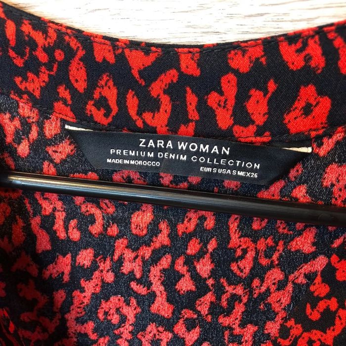 Женская блузка Zara Premium Denim с разрезом на шее и пуговицами