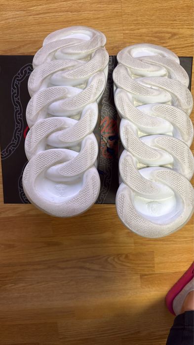 Adidasi chain reaction