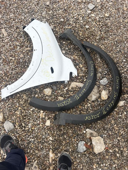 Ляв калник и 2 предни вежди за Dacia sandero20”