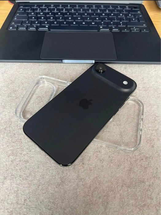 Vând iPhone 17 Air
