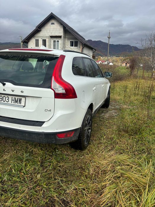 Volvo XC60. 2.0 L Diesel. 2013