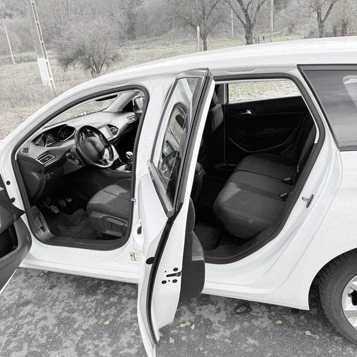 Peugeot 308 decembrie 2015 4300 Euro (persoana fizica)