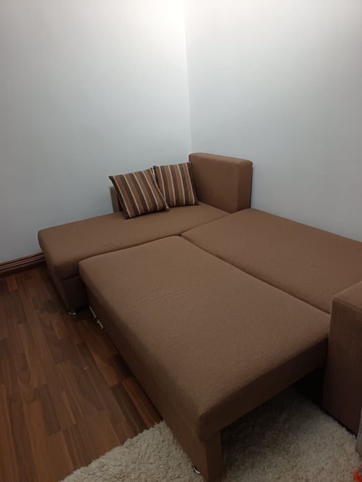 Coltar extensibil, foarte bine intretinut