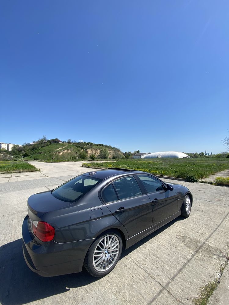 BMW E90 320i 2005
