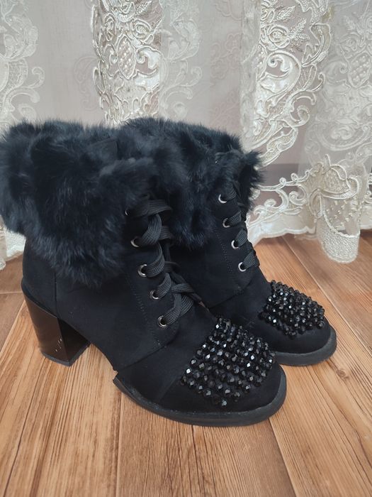 Женские сапоги чёрного цвета