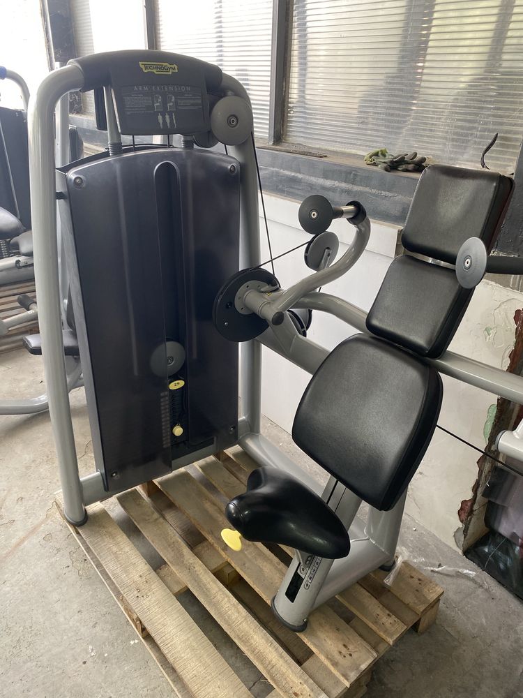 Technogym Selection - Уреди за бицепс и трицепс